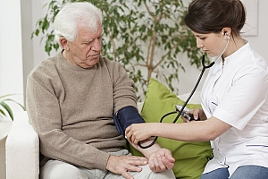 血压高到多少，就会发生脑出血？医生提醒：控制血压，做好预防
